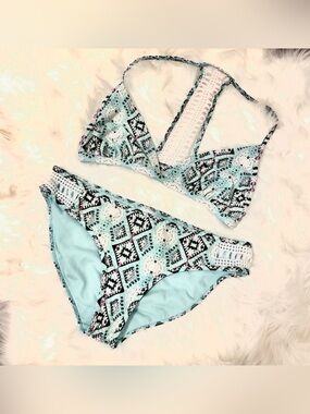 XHILARATION Lace Bikini Top and Bottoms